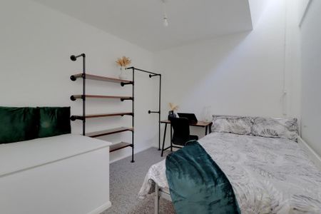5 bedroom flat to rent - Photo 2