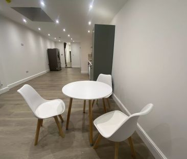 Loft Ensuite - Photo 2