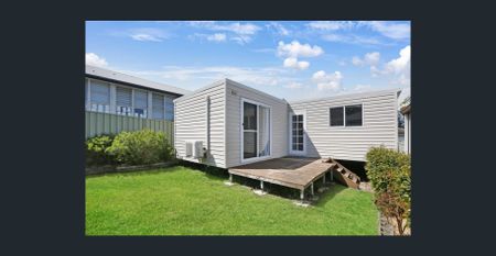 Conveniently Located Granny Flat – Walking Distance to the Lake - Photo 4