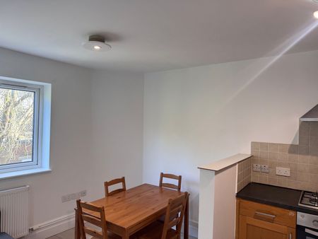 1 Bed Flat, Lewin Road, SW16 - Photo 2