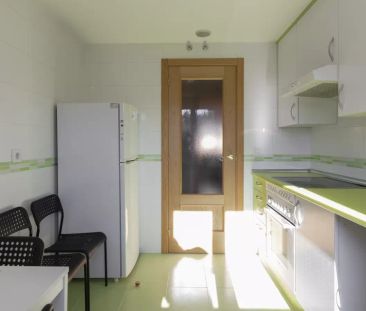 Large room in 5-bedroom apartment in Puerta del Ángel - Photo 1