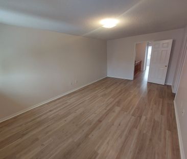 For Lease - 289 Penndutch Circle, Whitchurch-Stouffville, Ontario - Photo 6