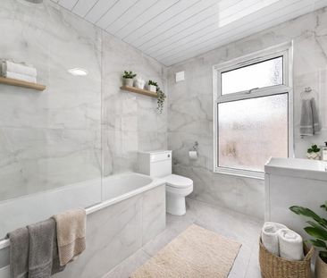 Water Lane, Ilford, Essex IG3 - Photo 6