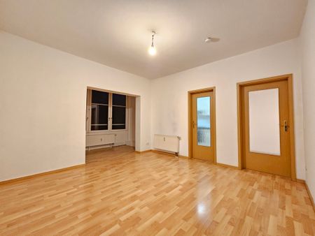 Sehr schöne 3-Zimmer Wohnung mit Einbauküche und Loggia - Photo 4