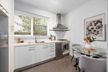 Light-Filled Two-Bedroom Apartment with Balcony & Parking in Prime Bayside Location - Photo 4