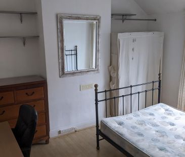 4 bedroom terraced house to rent - Photo 6