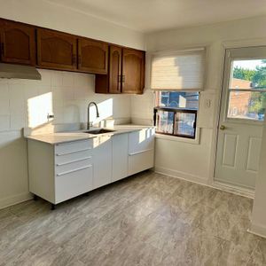 BEAU 5 ½ RÉNOVÉ & LUMINEUX - Photo 2