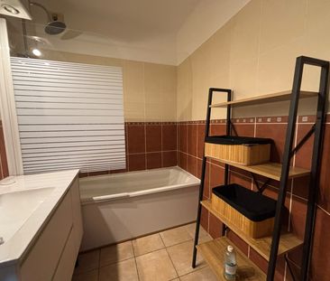 Location Appartement 2 pièces 44m² LES ABYMES 97139 - Photo 4