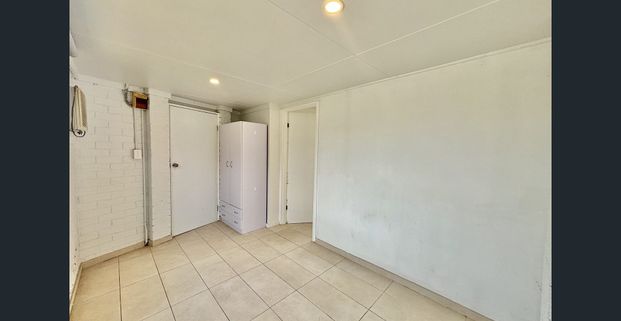 ONE BEDROOM GRANNY FLAT W/ WATER USAGE INCLUDED! - Photo 1