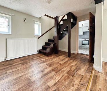 3 bedroom semi-detached house to rent - Photo 2