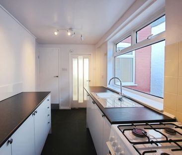 Terraced House to rent on - Photo 6