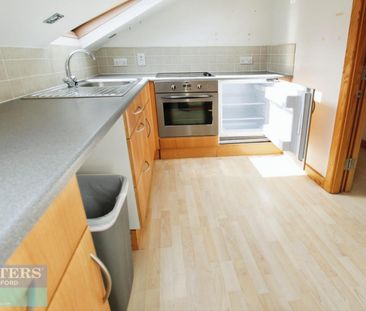 2 bedroom Flat To Let - Photo 2