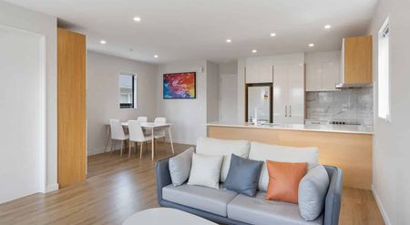 New House, 4 Executive Suites - Photo 2