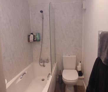 2 bedroom semi-detached house to rent - Photo 3