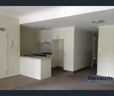 Stylish & Convenient 2x2 Apartment Living Near Transport & Shops - Photo 2