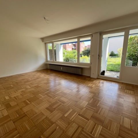 Tolle 2 Zimmer-Wohnung mit gedecktem Sitzplatz und Gartenanteil - Foto 1