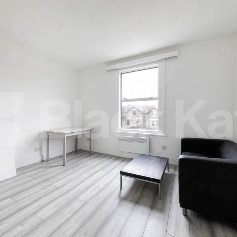 A beautifully renovated one-bedroom flat available now on Dean Road, NW2 - Photo 1