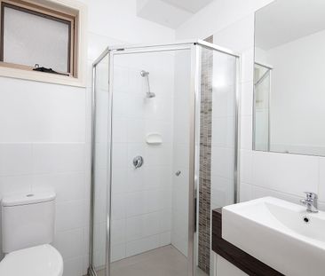 Perfectly located apartment. Available 07/11/2026 - Photo 4