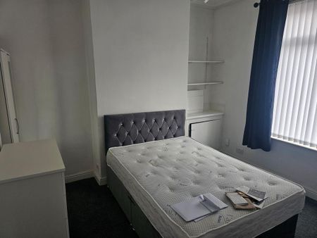 3 bedroom terraced house to rent - Photo 5