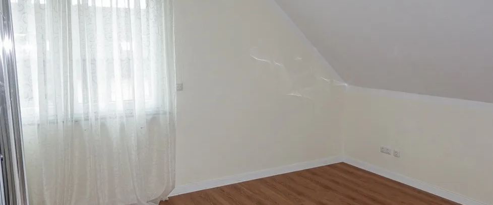 Großzügige DG-Wohnung für 2 Personen mit Einbauküche, Garage,großer Loggia mit Blick zum Fleyer Wald - Foto 1