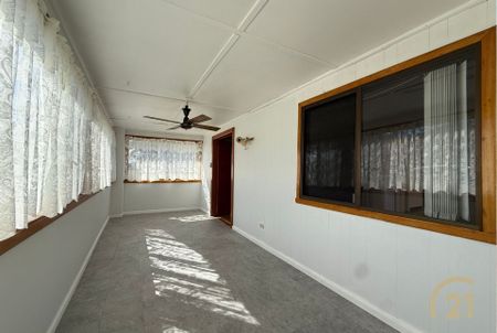 Updated 4 Bedroom Family Home, in a Prime Location! - Photo 4