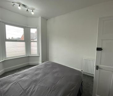 3 bedroom end of terrace house to rent - Photo 2
