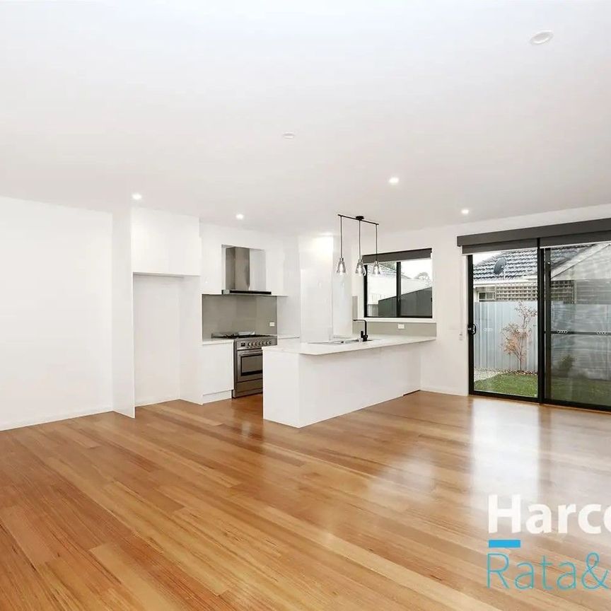 Modern 3-Bedroom Home with Evaporative Cooling and Remote Garage - Photo 1