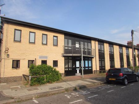 1 bedroom in a house share to rent - Photo 5