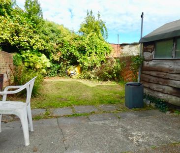 4 Bed Semi-Detached House, Morris Road, SO15 - Photo 5