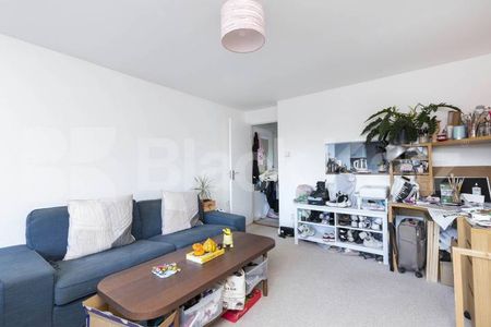 Large two bed apartment located within easy access to Kings Cross & Islington - Photo 2