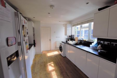 1 bedroom in a house share to rent - Photo 5
