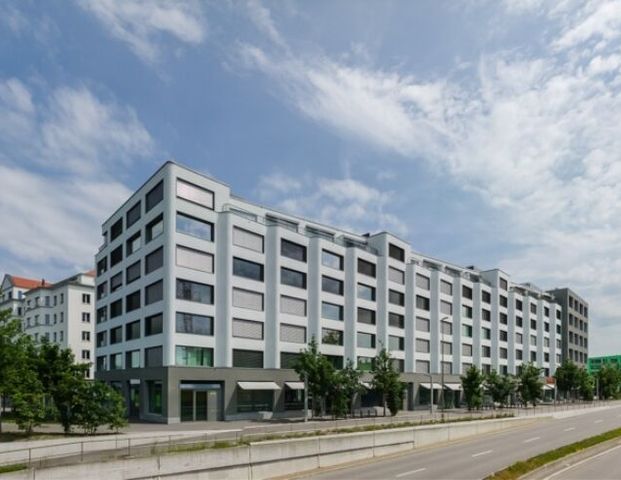 Plenty of space for your dreams: a spacious loft - Photo 1