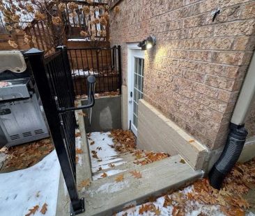 100 LARRATT LANE - Photo 1