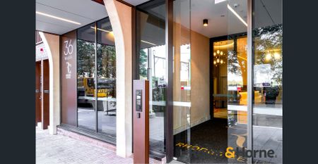 'The Peake' Near New 3 Bedroom Apartment with Panoramic Water & City Views - Photo 2