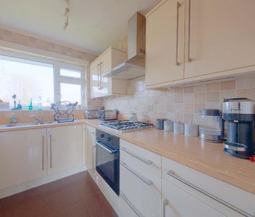 2 bedroom maisonette to rent - Photo 4