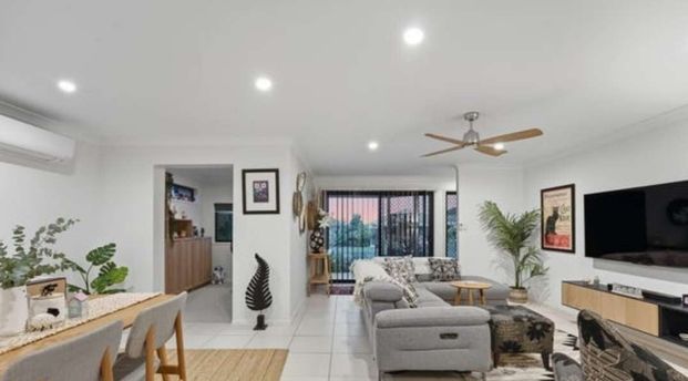 Morayfield - Photo 1