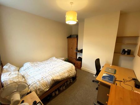 4 bedroom terraced house to rent - Photo 4