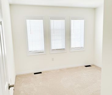 For Lease - 203 Flood Avenue, Clarington, Ontario - Photo 5