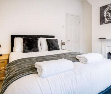 3 bedroom terraced house to rent - Photo 3