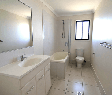 9 Madison Rose Drive, Gracemere, Qld 4702 - Photo 5