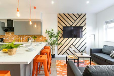 Telephone #24 - Photo 4