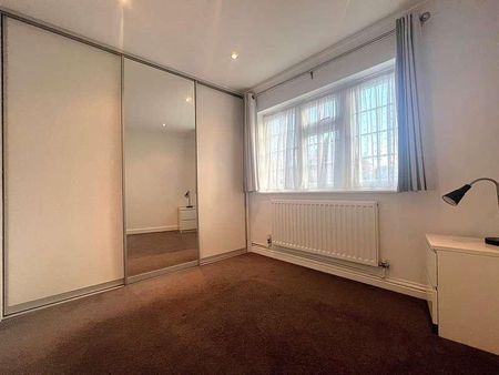 Ivy House Road, Ickenham, UB10 - Photo 2