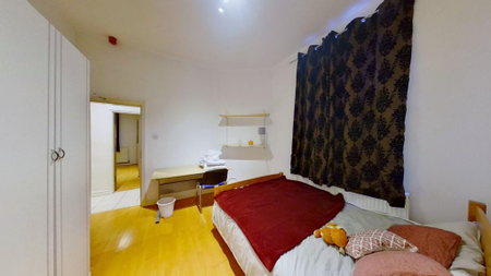 2 bedroom ground floor flat to rent - Photo 2