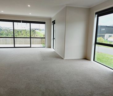 Spacious 4-Bedroom Family Home with Stunning Rural Views – Pokeno - Photo 6