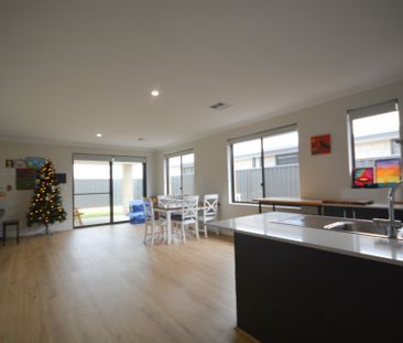 Madora Bay Coastal Lifestyle! - Photo 1