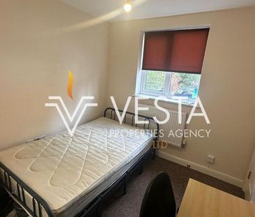 4 bedroom semi-detached house to rent - Photo 6