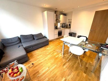 2 bedroom flat to rent - Photo 3