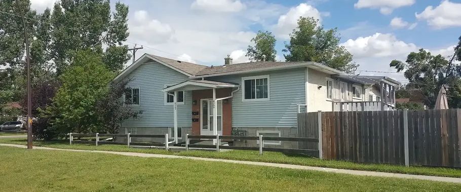4 Bedroom | 2 Bathroom - Main Floor House | 6139 33 Ave NW, Calgary - Photo 1