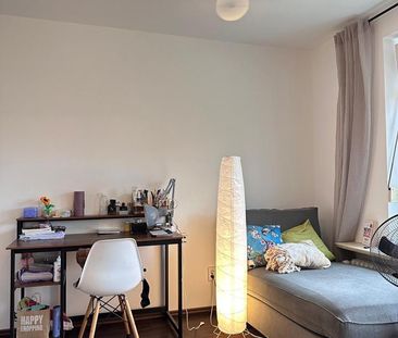 Zimmer mit Balkon in 2er-WG frei - Photo 1