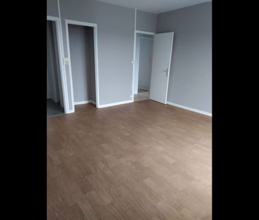 Location Appartement 4 pièces 73 m² Le Blanc - Photo 2